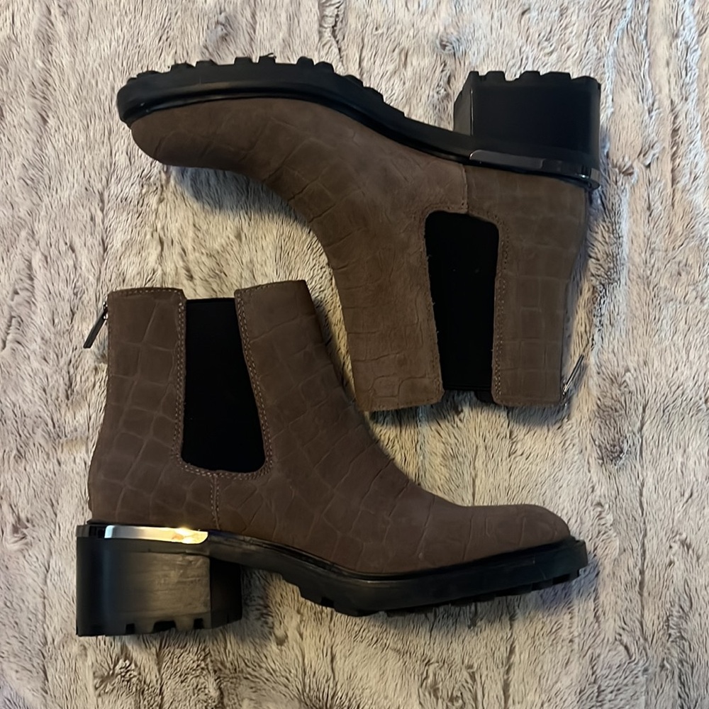 Vince camuto booties with zipper - Picture 3 of 10
